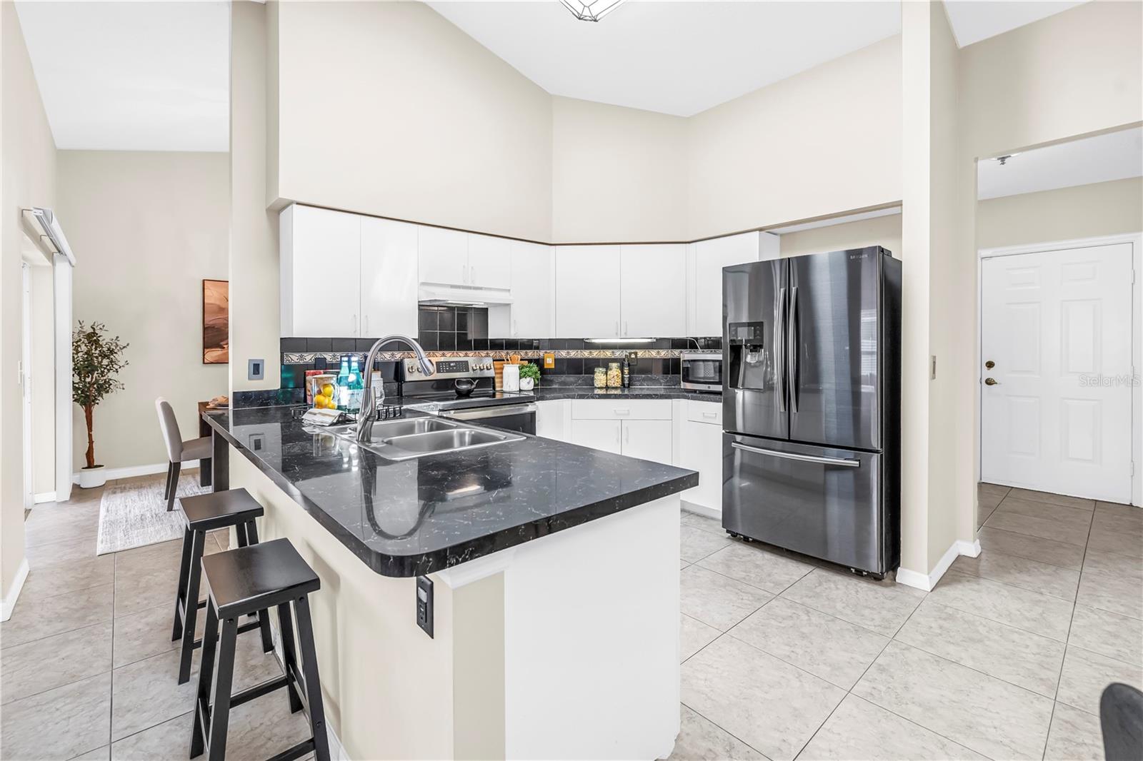 MANDARIN LAKES - Residential