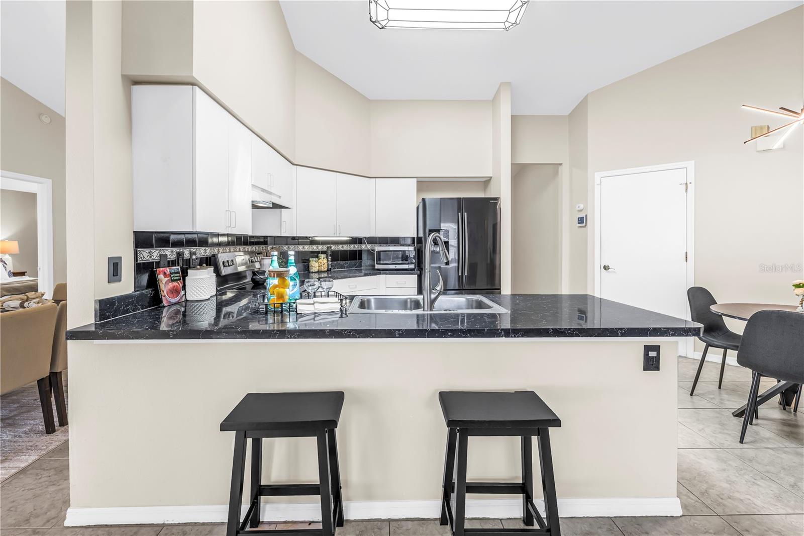 MANDARIN LAKES - Residential