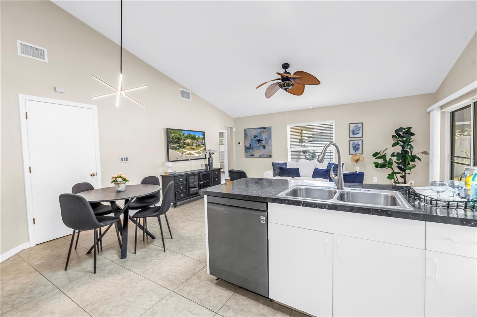 MANDARIN LAKES - Residential