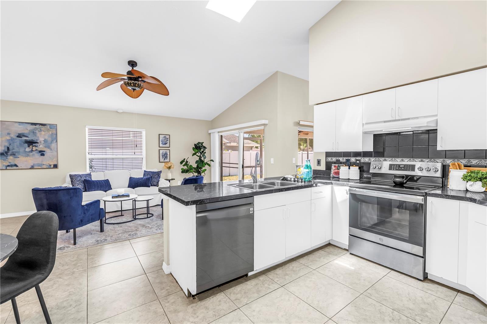 MANDARIN LAKES - Residential