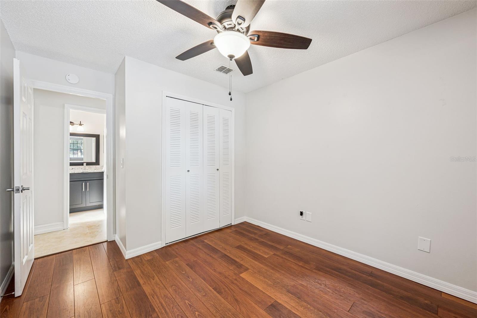 COUNTRY LANE - Residential