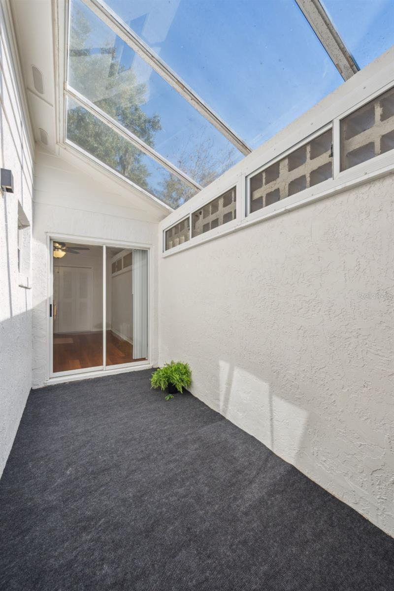 COUNTRY LANE - Residential