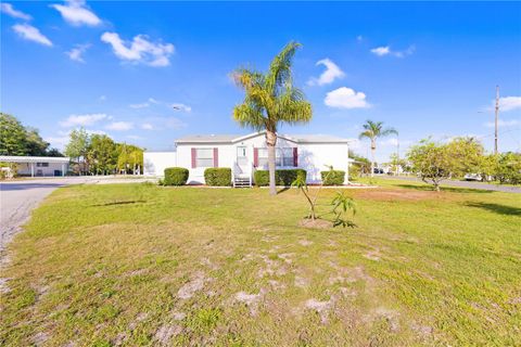 A home in TAVARES