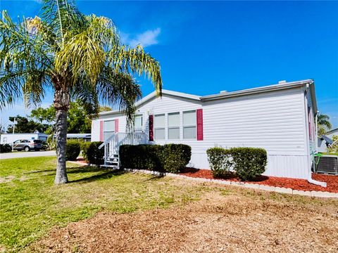 A home in TAVARES