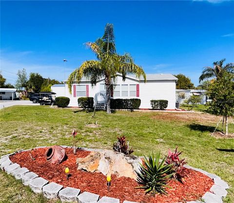 A home in TAVARES