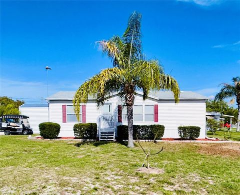 A home in TAVARES