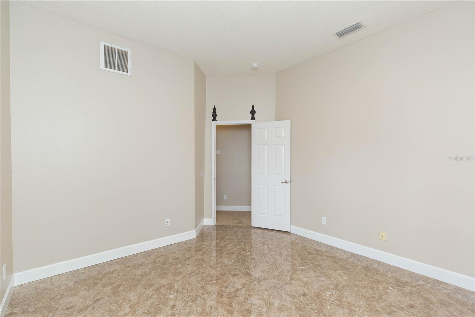 LAKE TALIA PH 01 - Residential