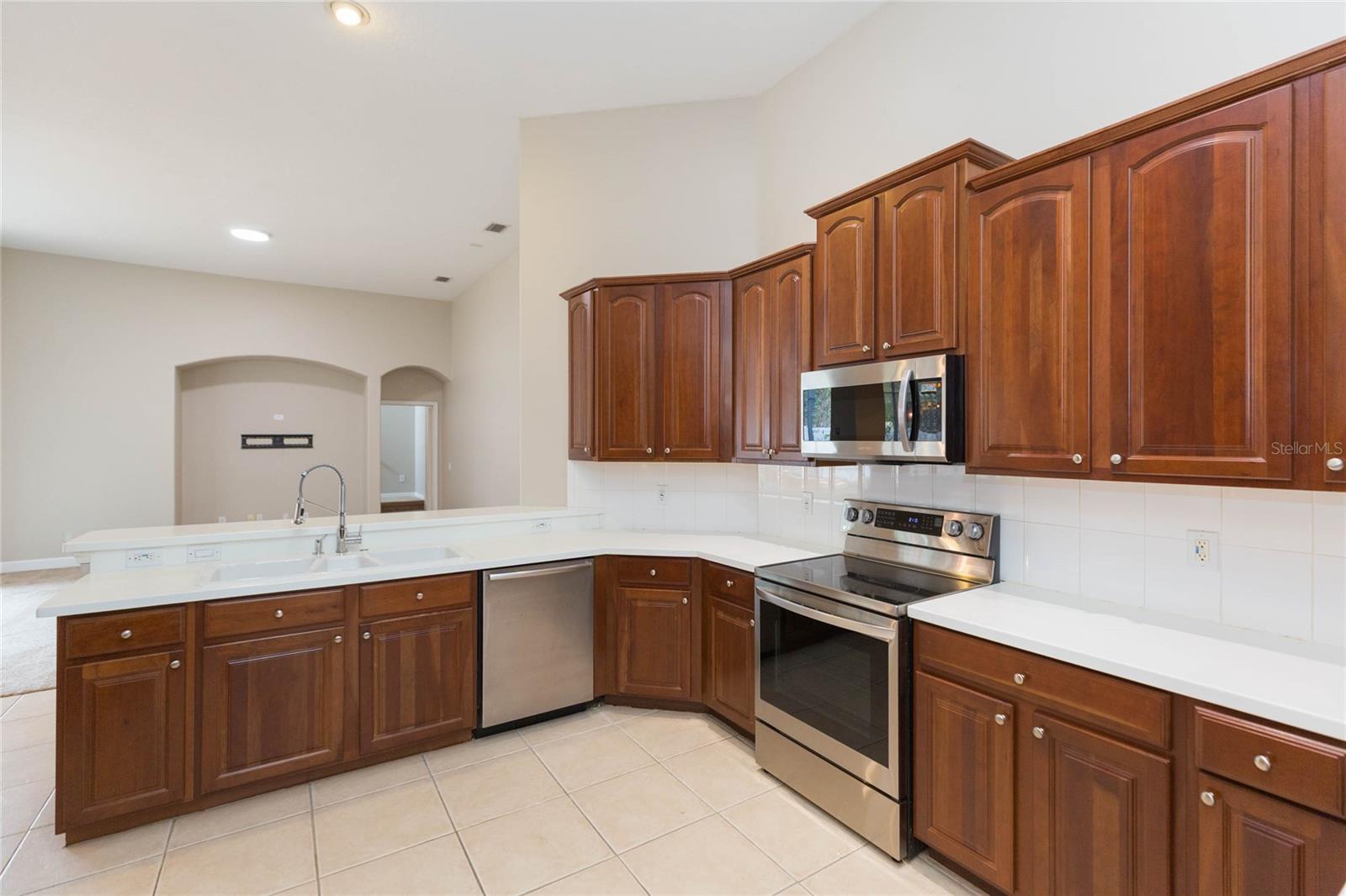 LAKE TALIA PH 01 - Residential