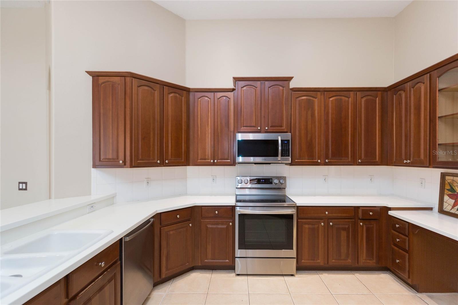 LAKE TALIA PH 01 - Residential