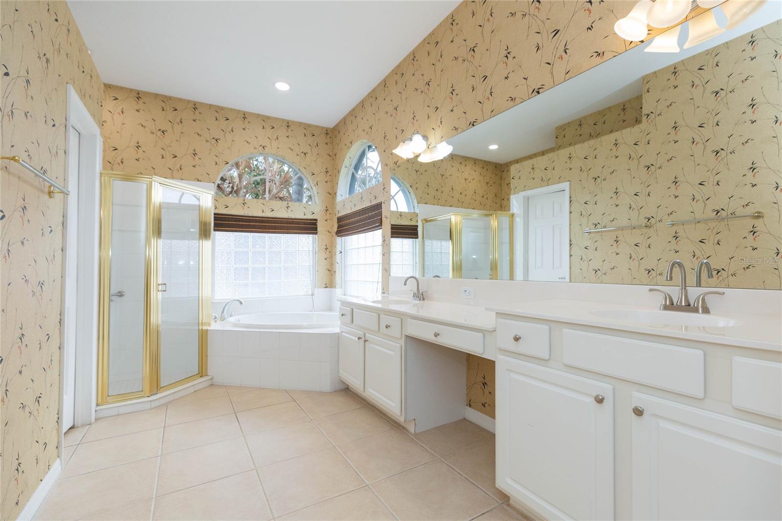 LAKE TALIA PH 01 - Residential