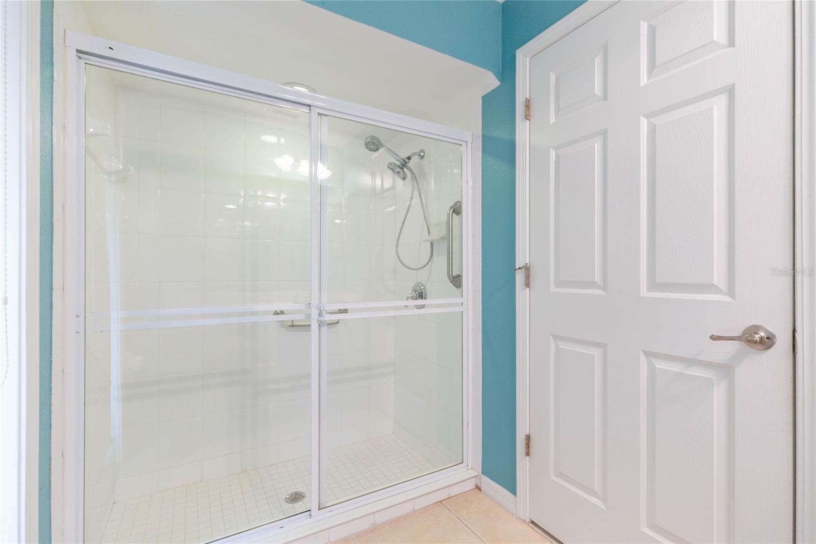 LAKE TALIA PH 01 - Residential