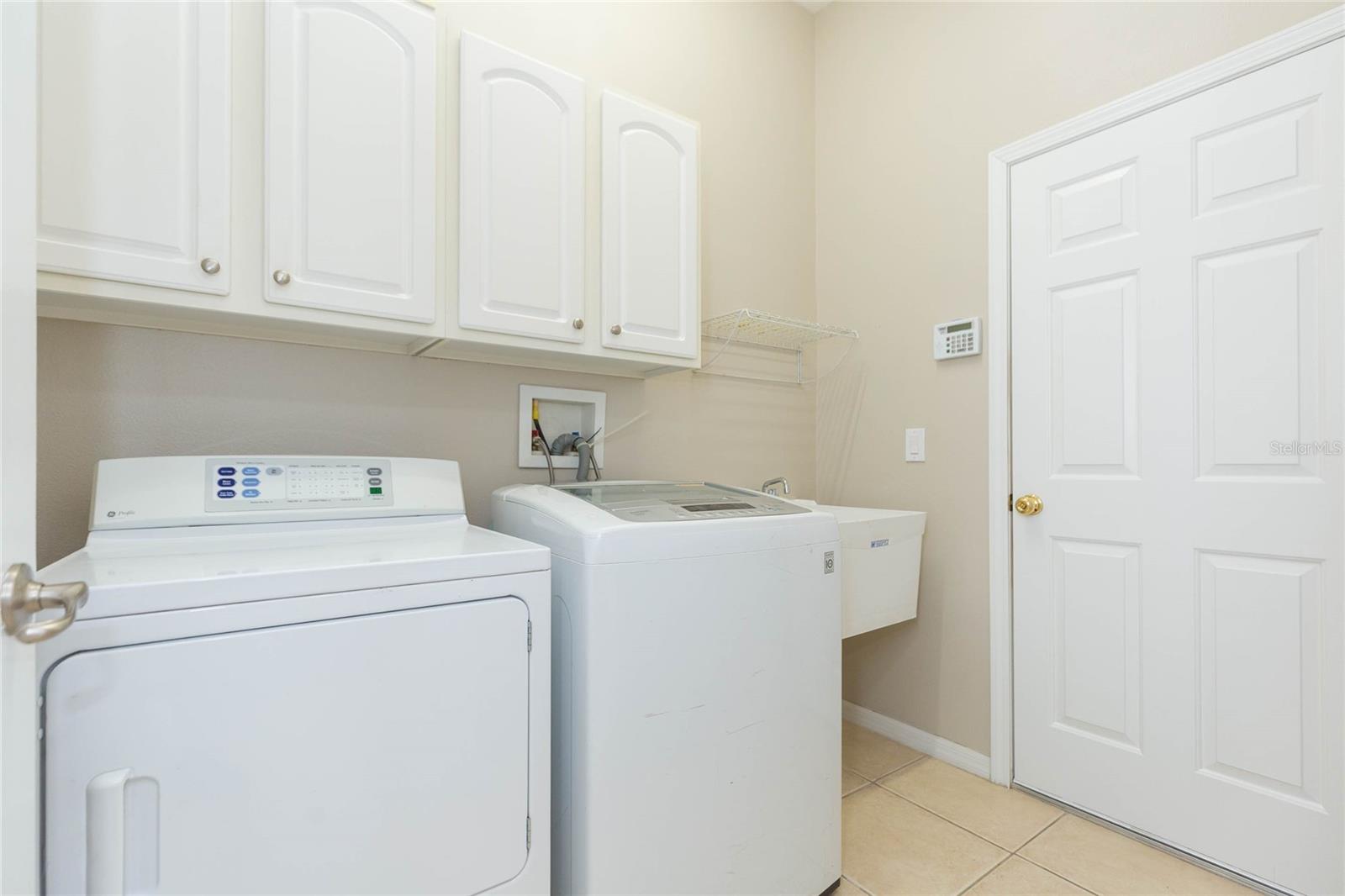 LAKE TALIA PH 01 - Residential