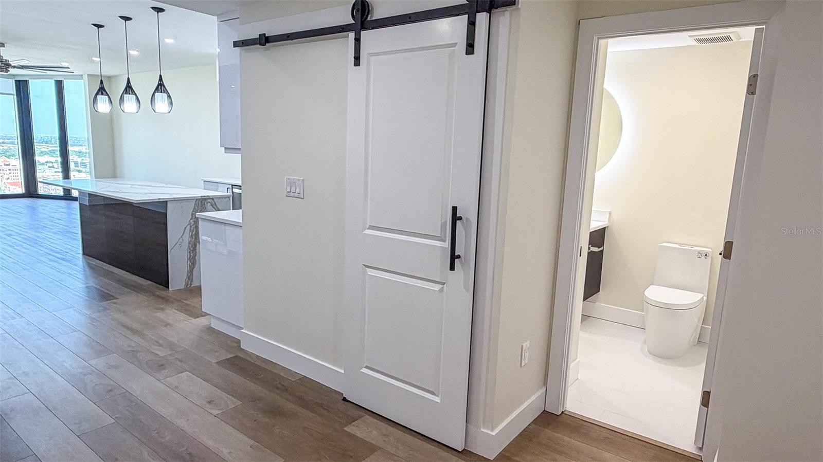 1 BEACH DRIVE SE 2512