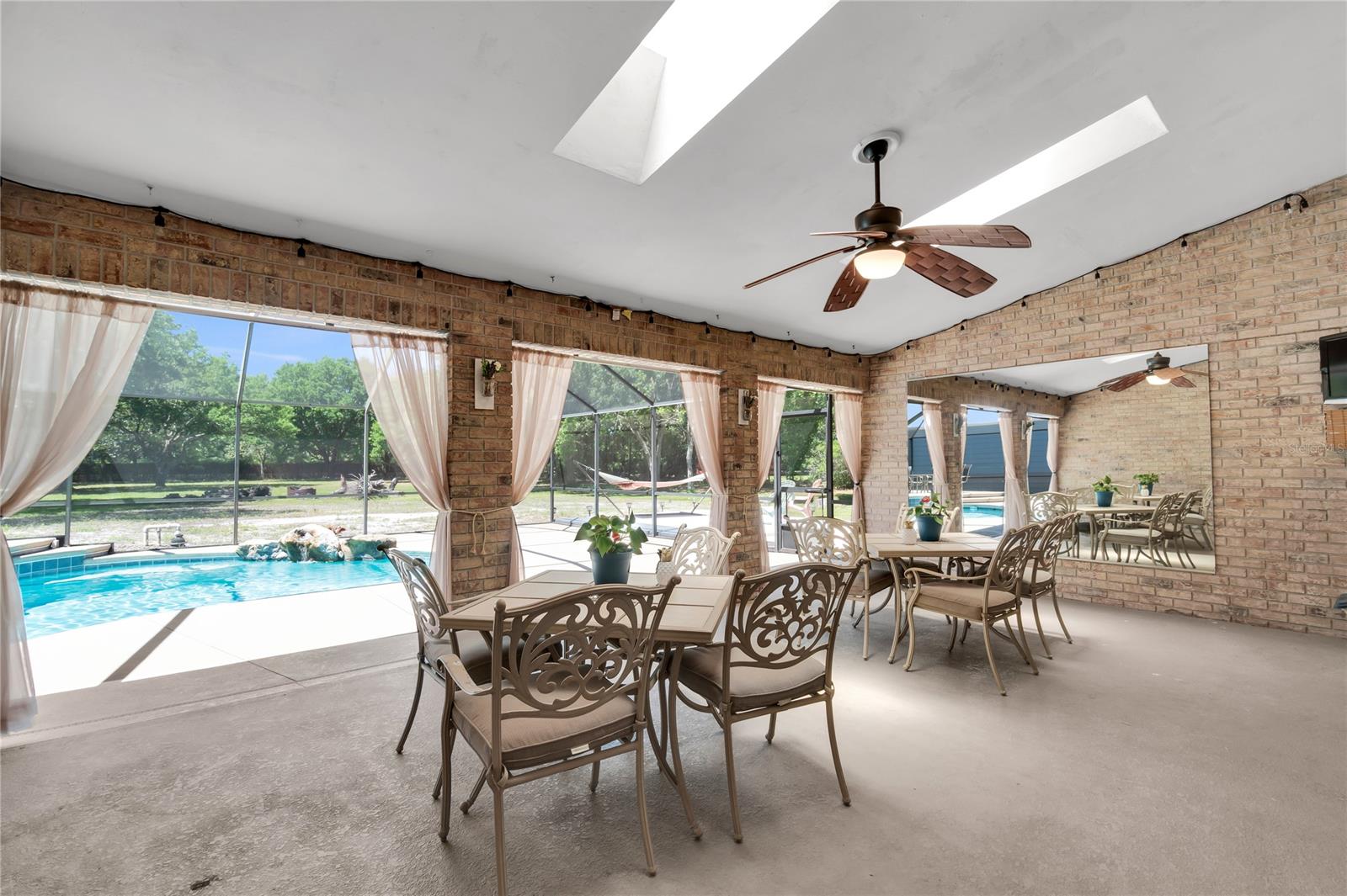 Quiet Place In Country Unit 01-04 - Residential