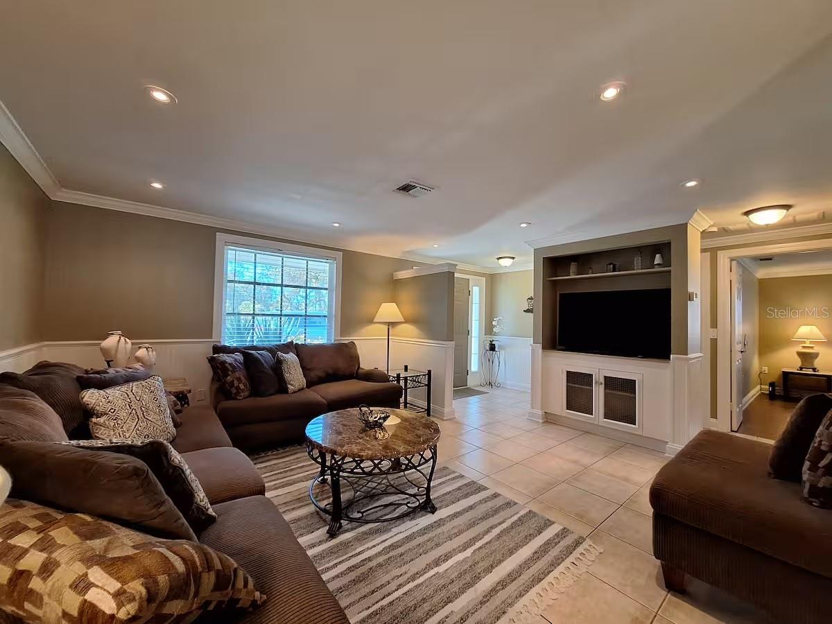 SOUTH VENICE - Residential Lease