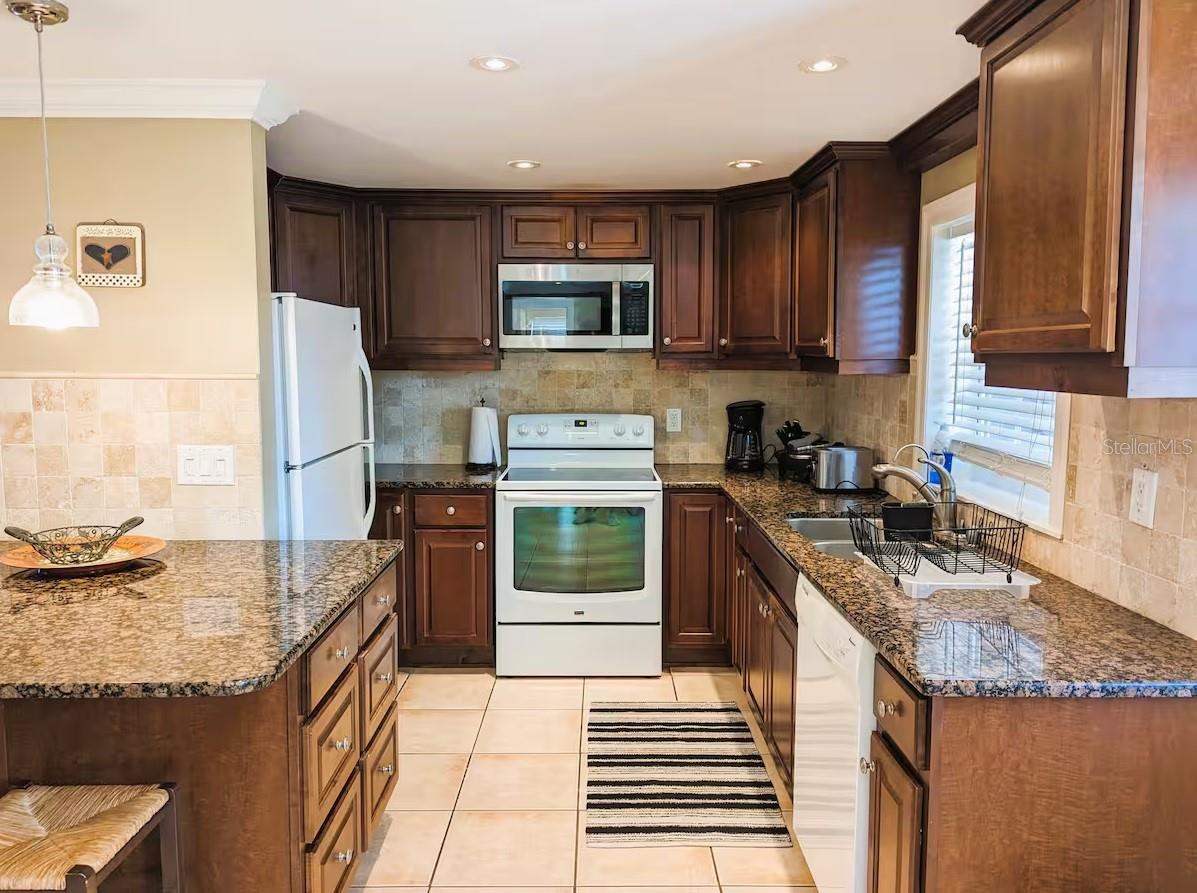 SOUTH VENICE - Residential Lease