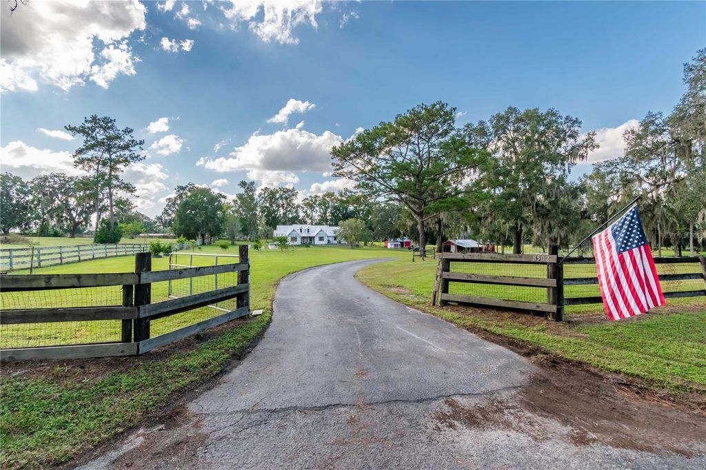 Photo of 8502 SW 20th Court, Ocala, FL 34476 (MLS # OM712133)