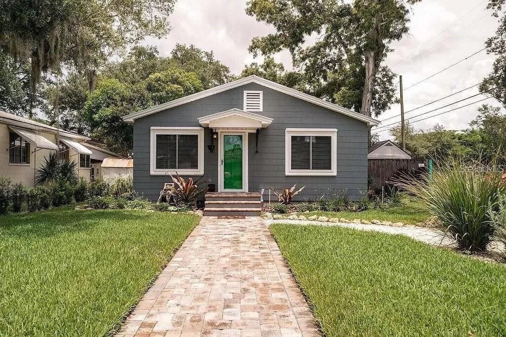 Photo of 1501 29th Avenue N, St Petersburg, FL 33704 (MLS # TB8495029)
