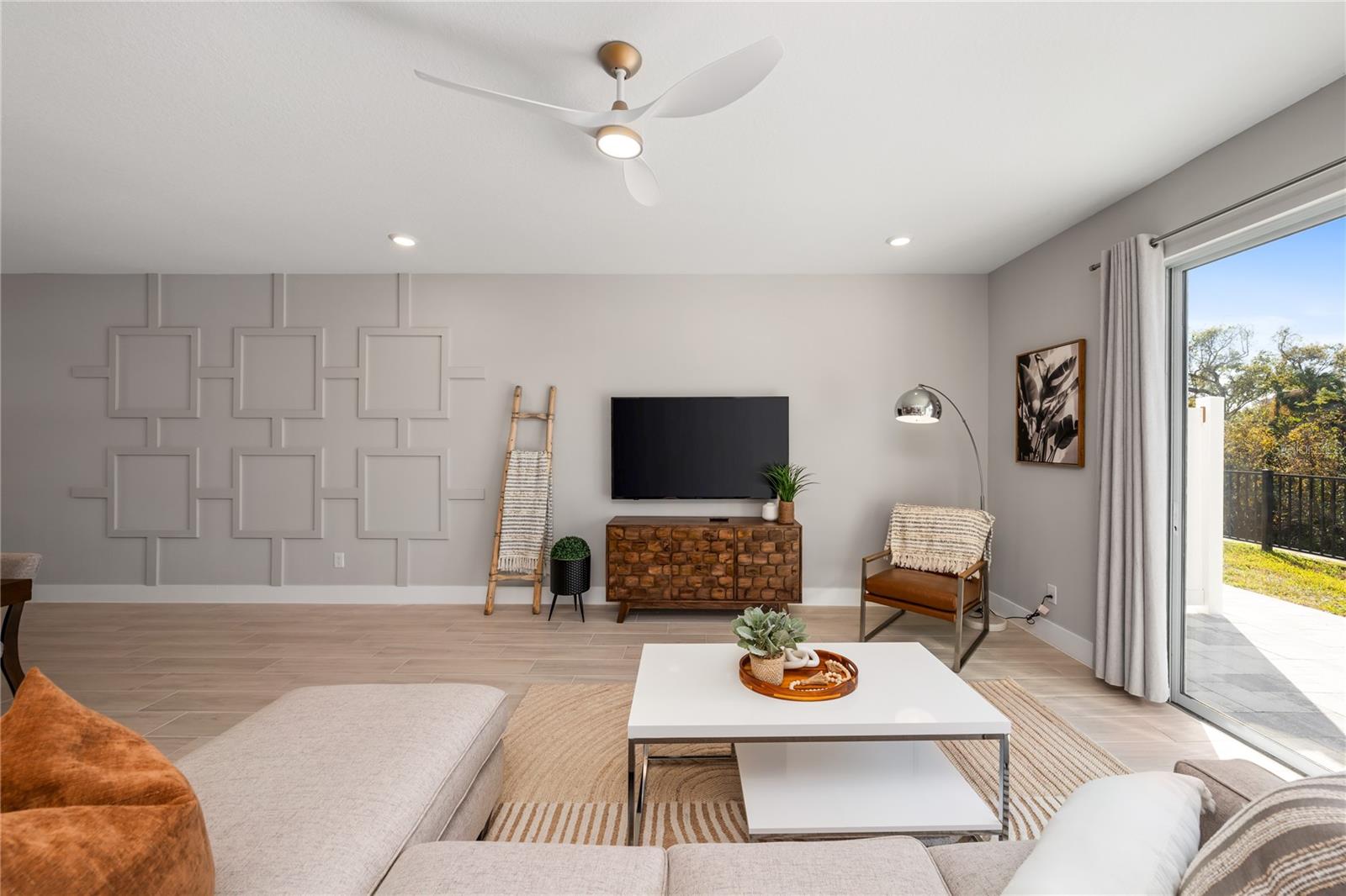 SPECTRUM AT REUNION PH 2 - Residential Lease