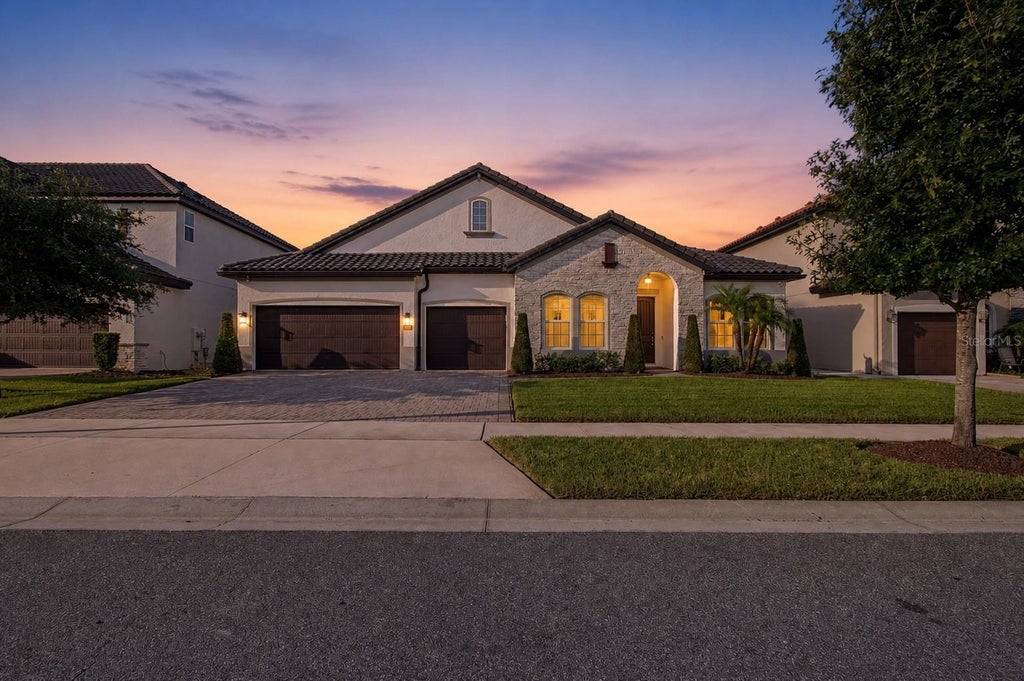 Photo of 8037 Ludington Circle, Orlando, FL 32836 (MLS # O6446386)