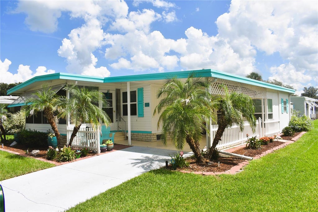 Photo of 410 Hawthorne Boulevard, Leesburg, FL 34748 (MLS # R4911101)