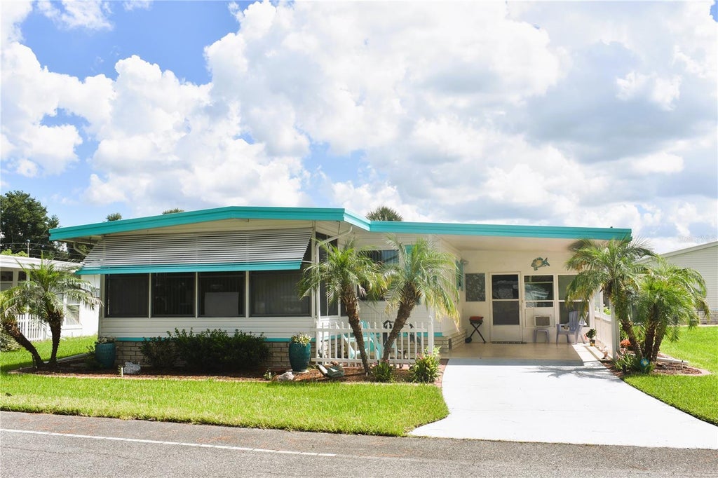 Photo of 410 Hawthorne Boulevard, Leesburg, FL 34748 (MLS # R4911101)