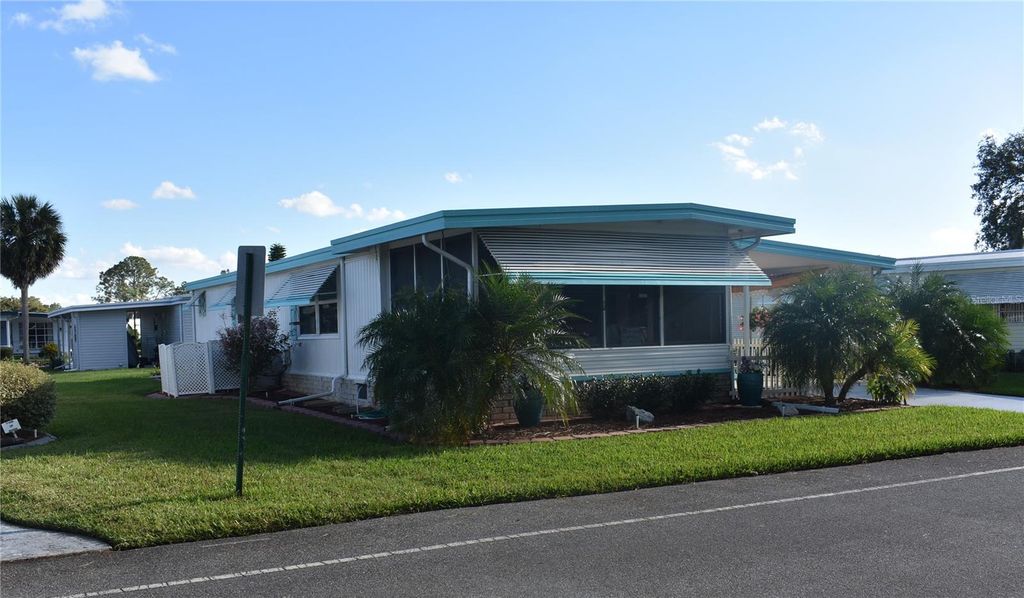 Photo of 410 Hawthorne Boulevard, Leesburg, FL 34748 (MLS # R4911101)