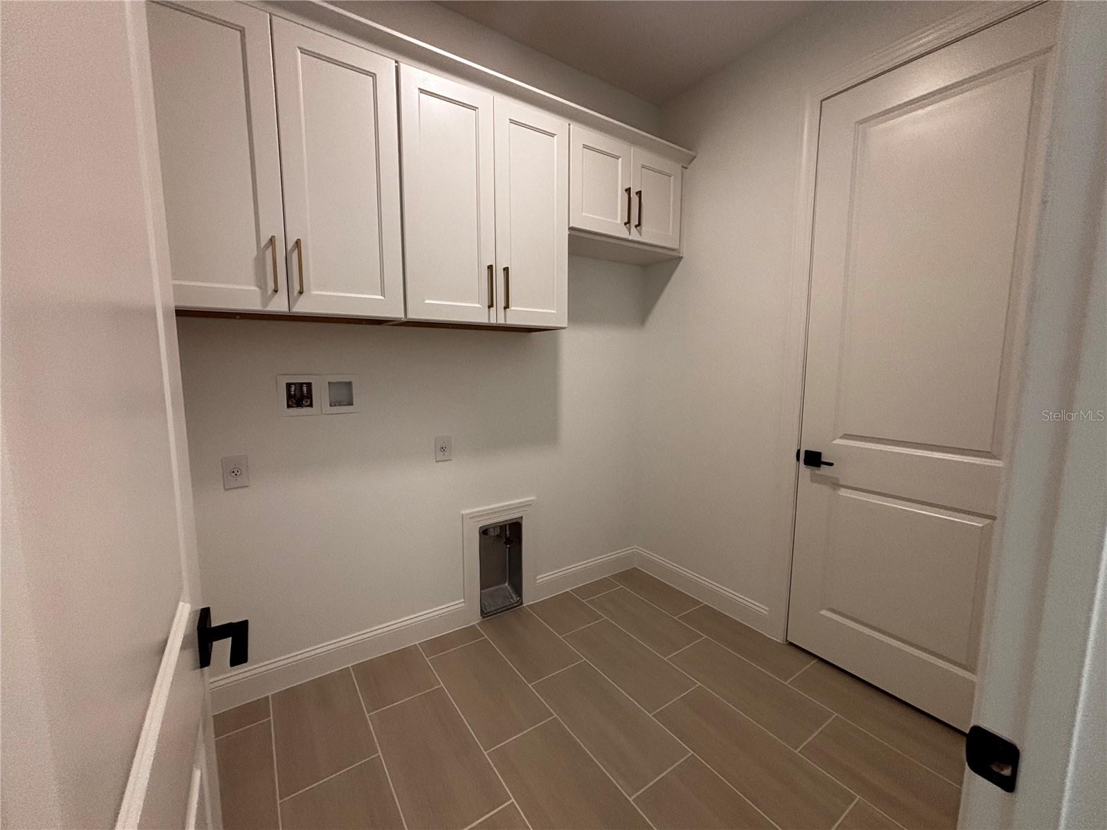 5687 FREESTONE CIRCLE