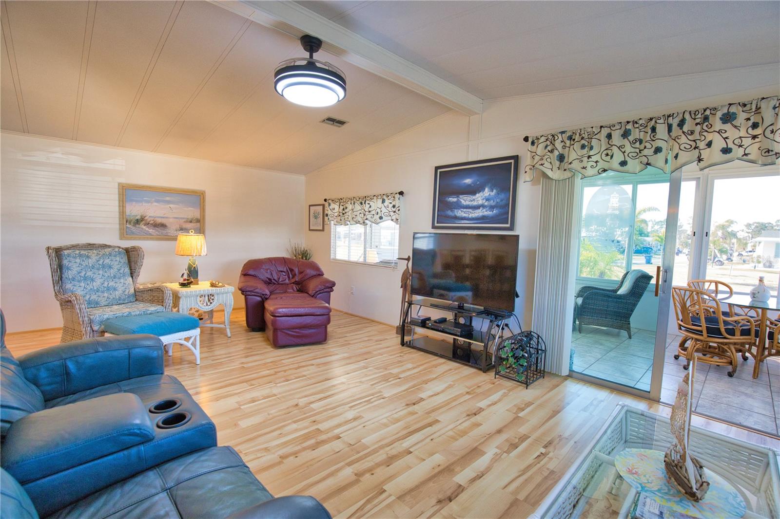 LA CASA MHP CO-OP - Residential