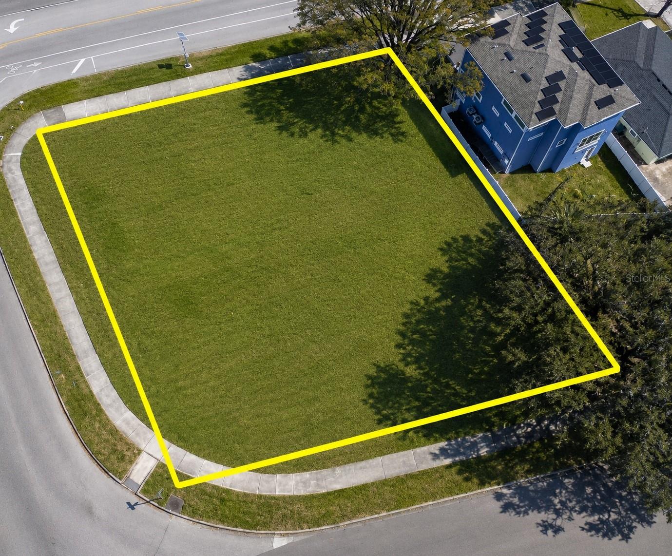 116 W DAVIS BOULEVARD