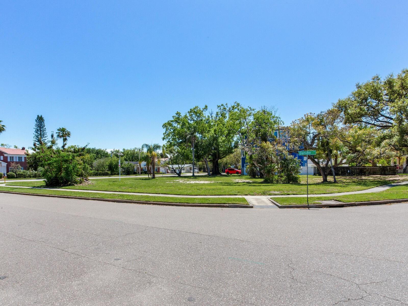 DAVIS ISLANDS PB10 PG52 TO 57 - Land