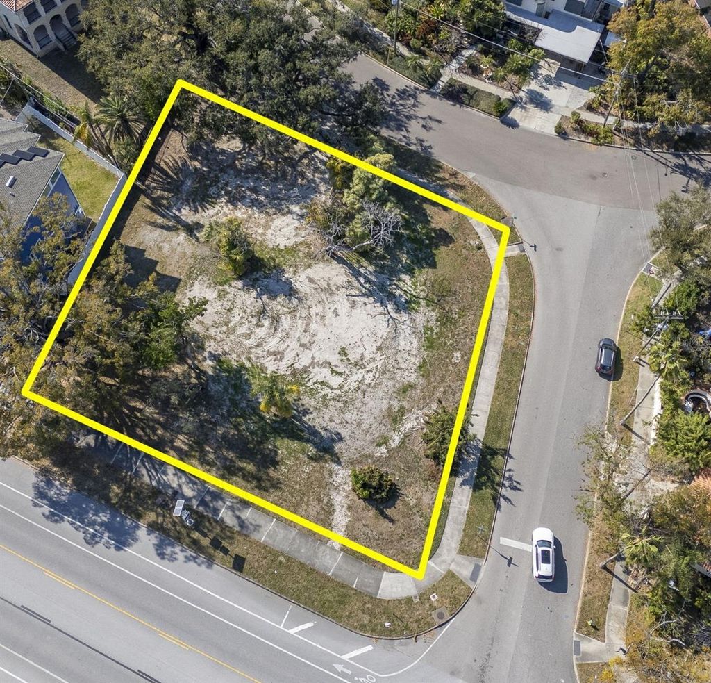 Photo of 116 W Davis Boulevard, Tampa, FL 33606 (MLS # TB8476989)