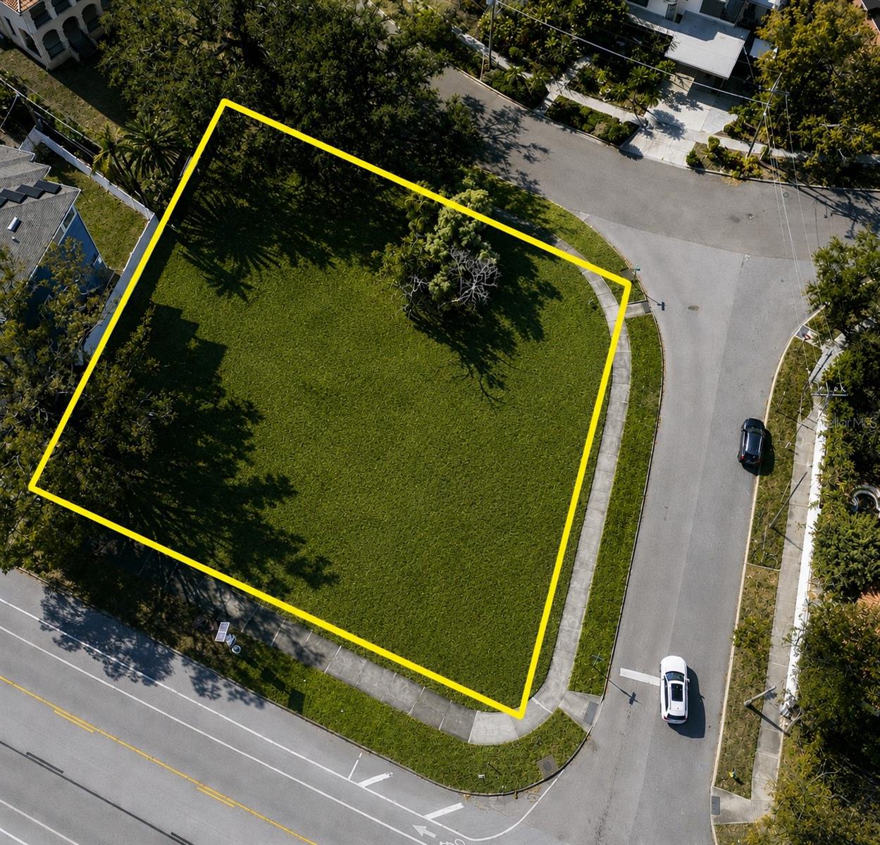 116 W DAVIS BOULEVARD