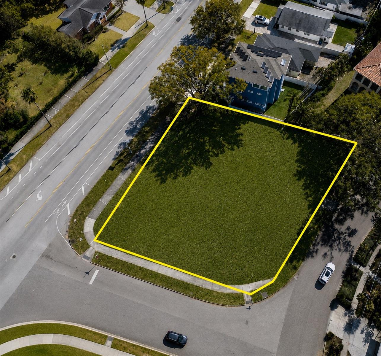 116 W DAVIS BOULEVARD