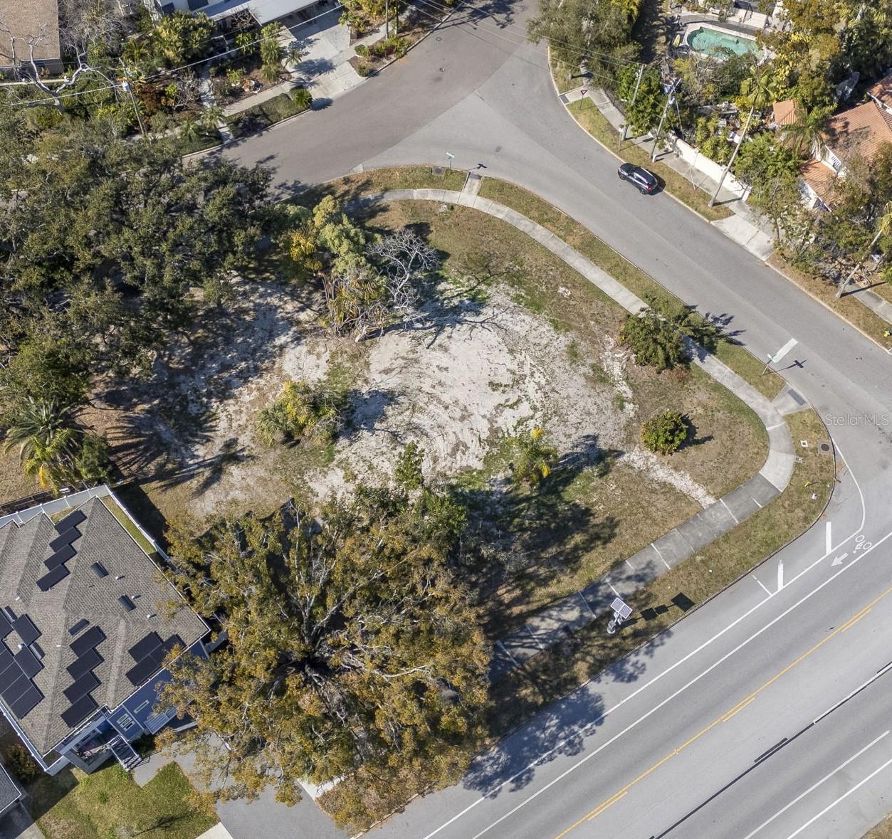 116 W DAVIS BOULEVARD