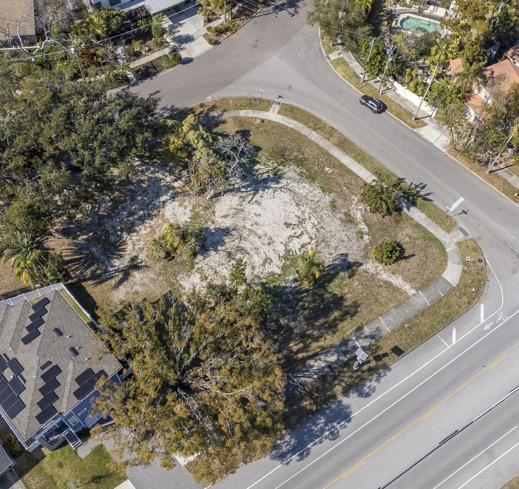 Photo of 116 W Davis Boulevard, Tampa, FL 33606 (MLS # TB8476989)