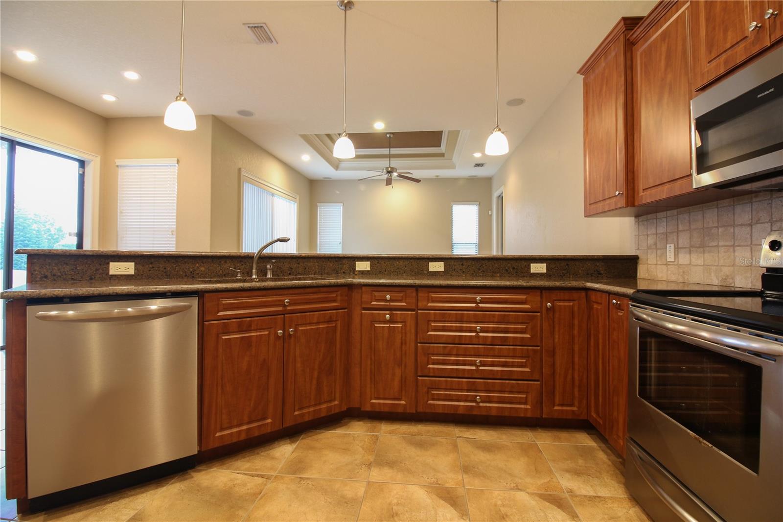 VINTAGE VIEW PH 02 - Residential Lease