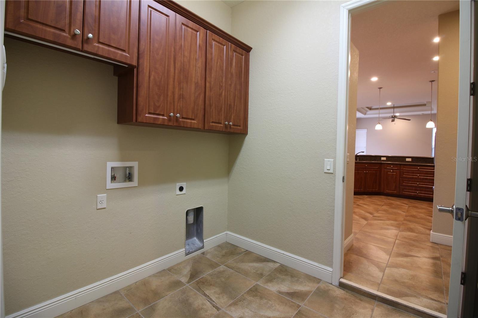 VINTAGE VIEW PH 02 - Residential Lease