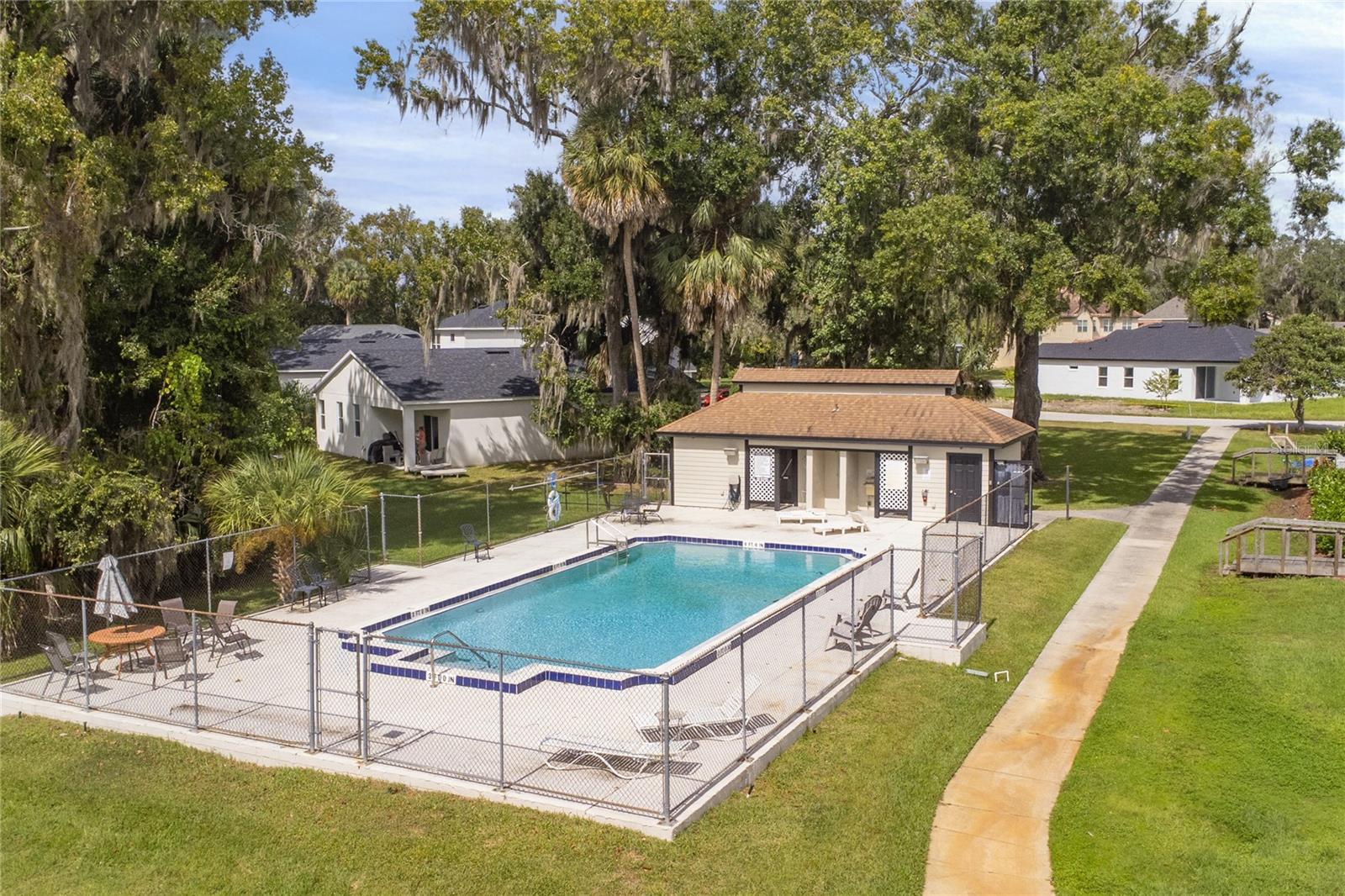 ARBORS OF LAKE HARRIS - Residential