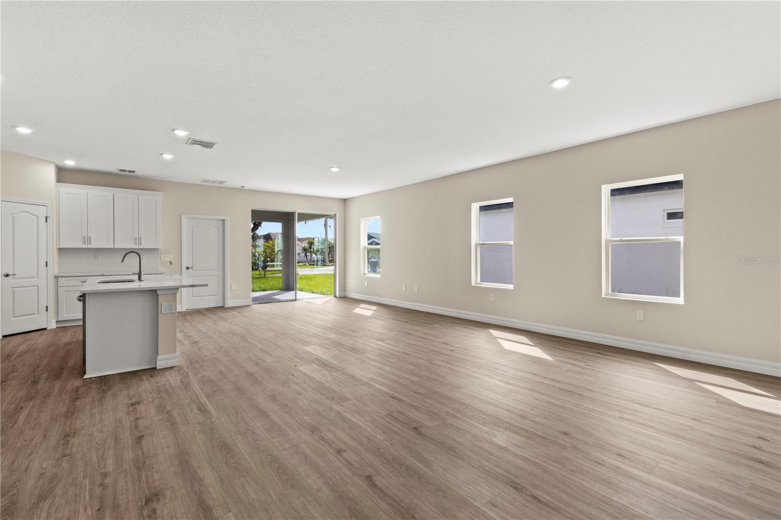 ARBORS OF LAKE HARRIS - Residential
