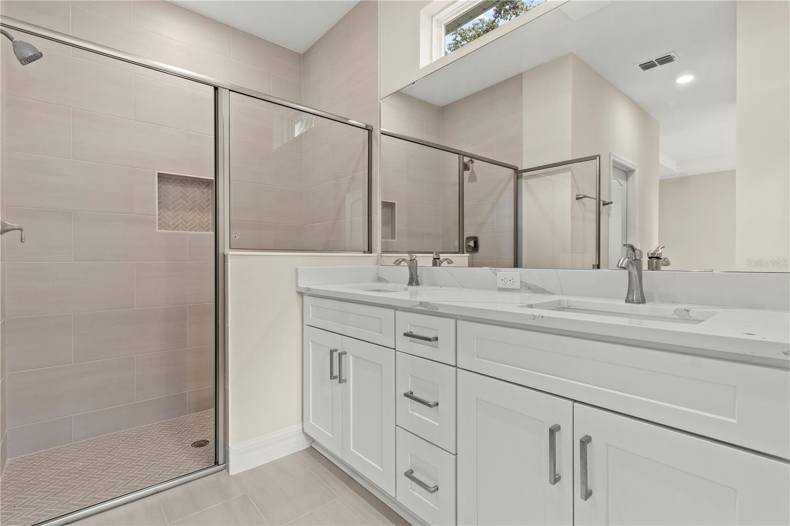 ARBORS OF LAKE HARRIS - Residential