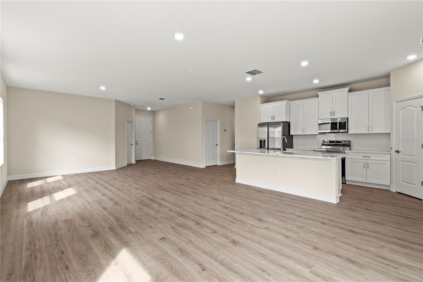 ARBORS OF LAKE HARRIS - Residential