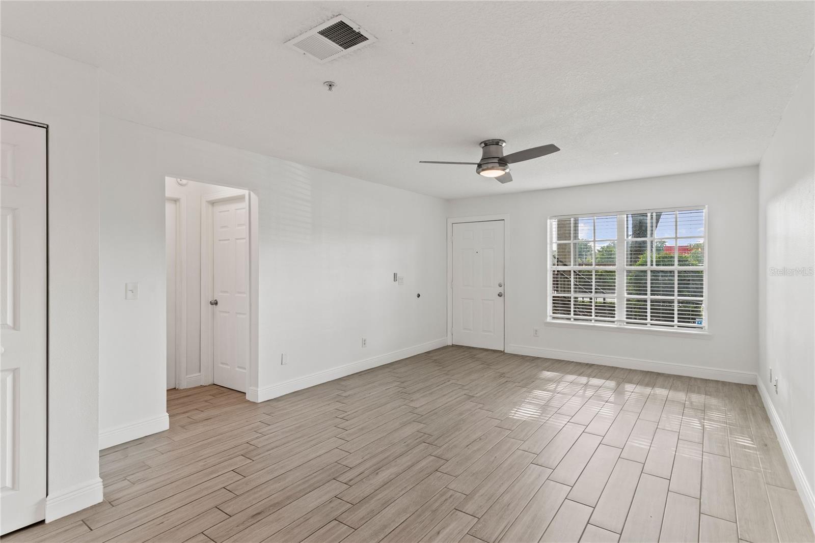 HUNTERS RESERVE A CONDO - Residential