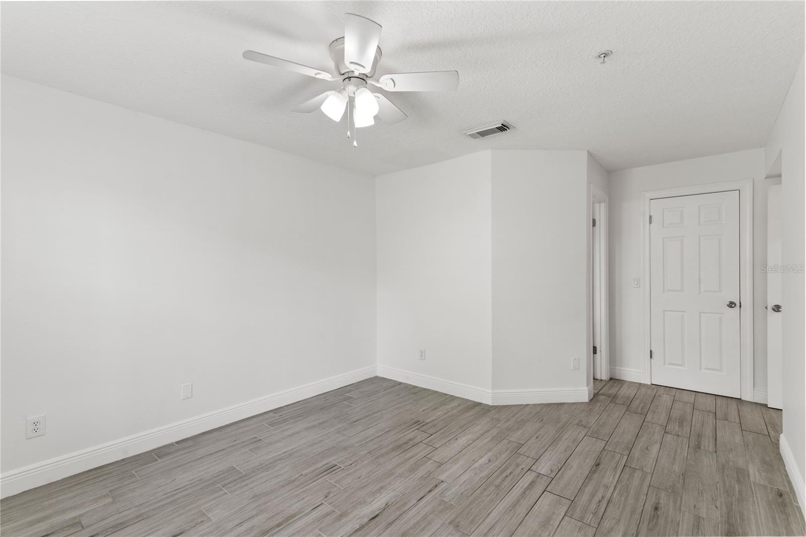 HUNTERS RESERVE A CONDO - Residential