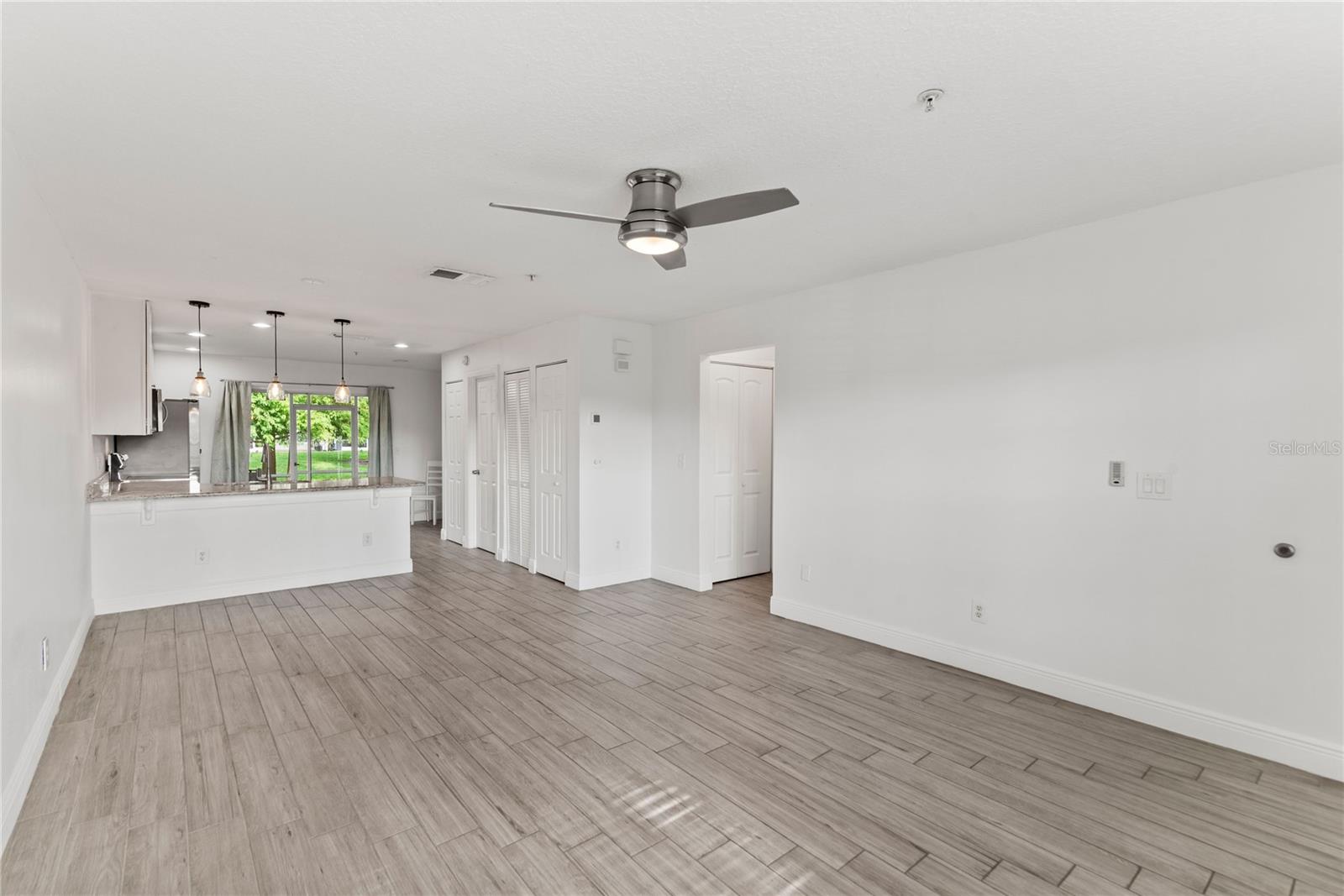 HUNTERS RESERVE A CONDO - Residential