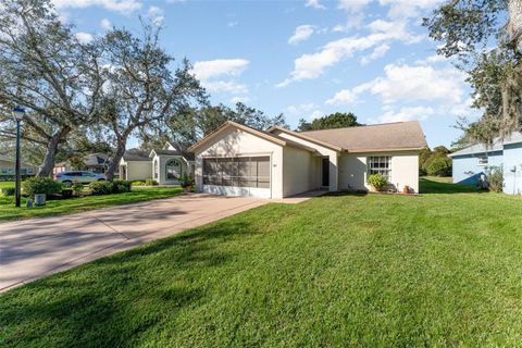 A home in LAKE WALES