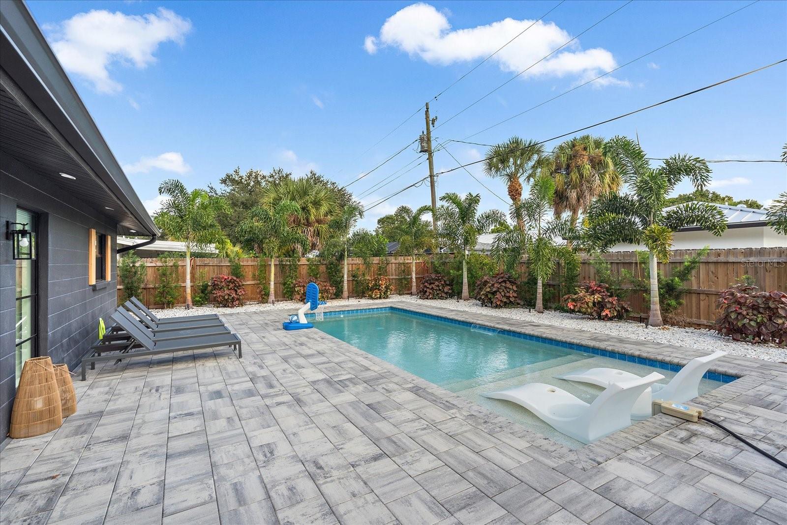 SOUTH GATE - Residential