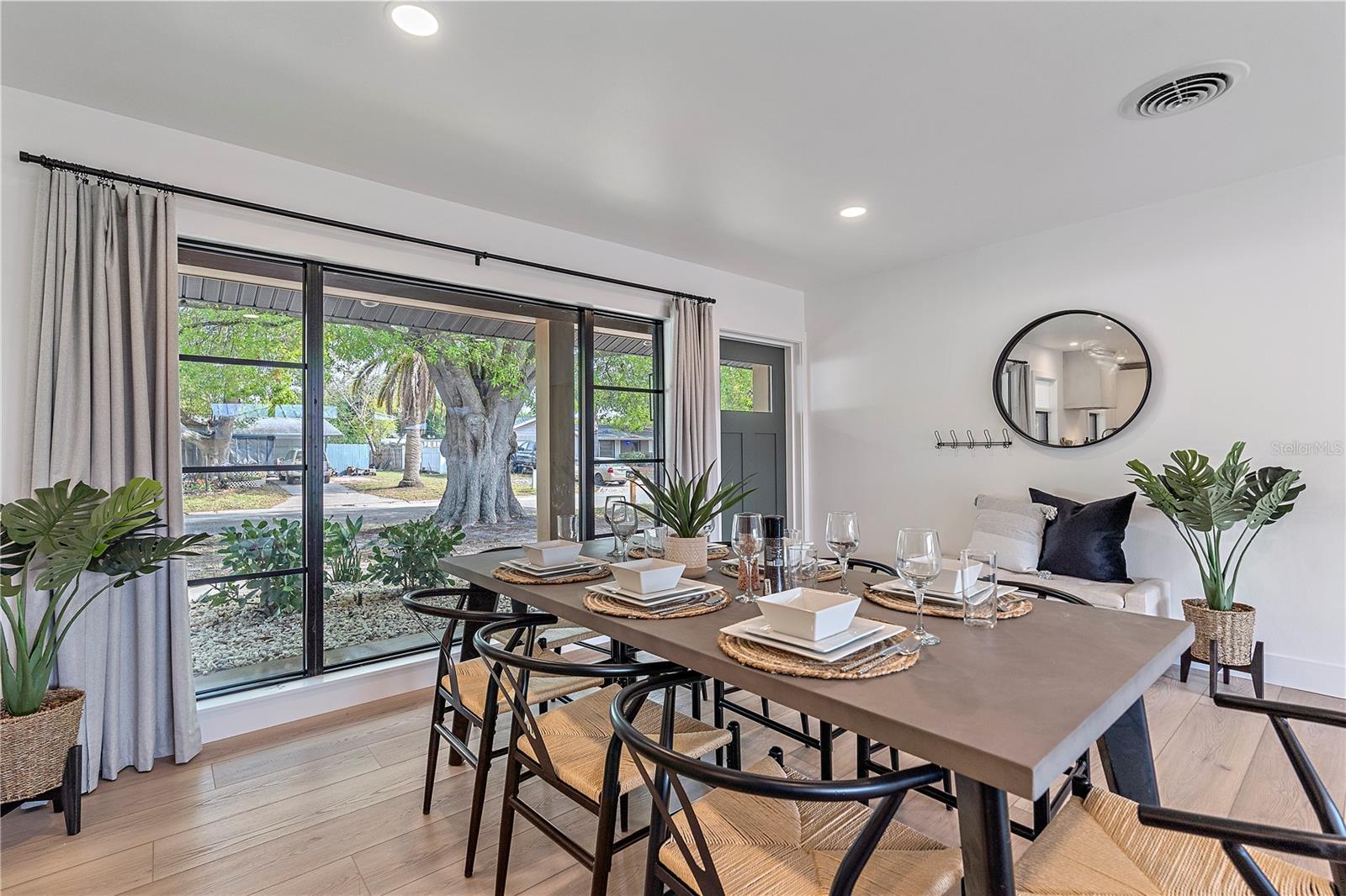 SOUTH GATE - Residential