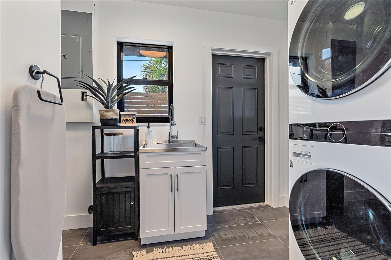 SOUTH GATE - Residential