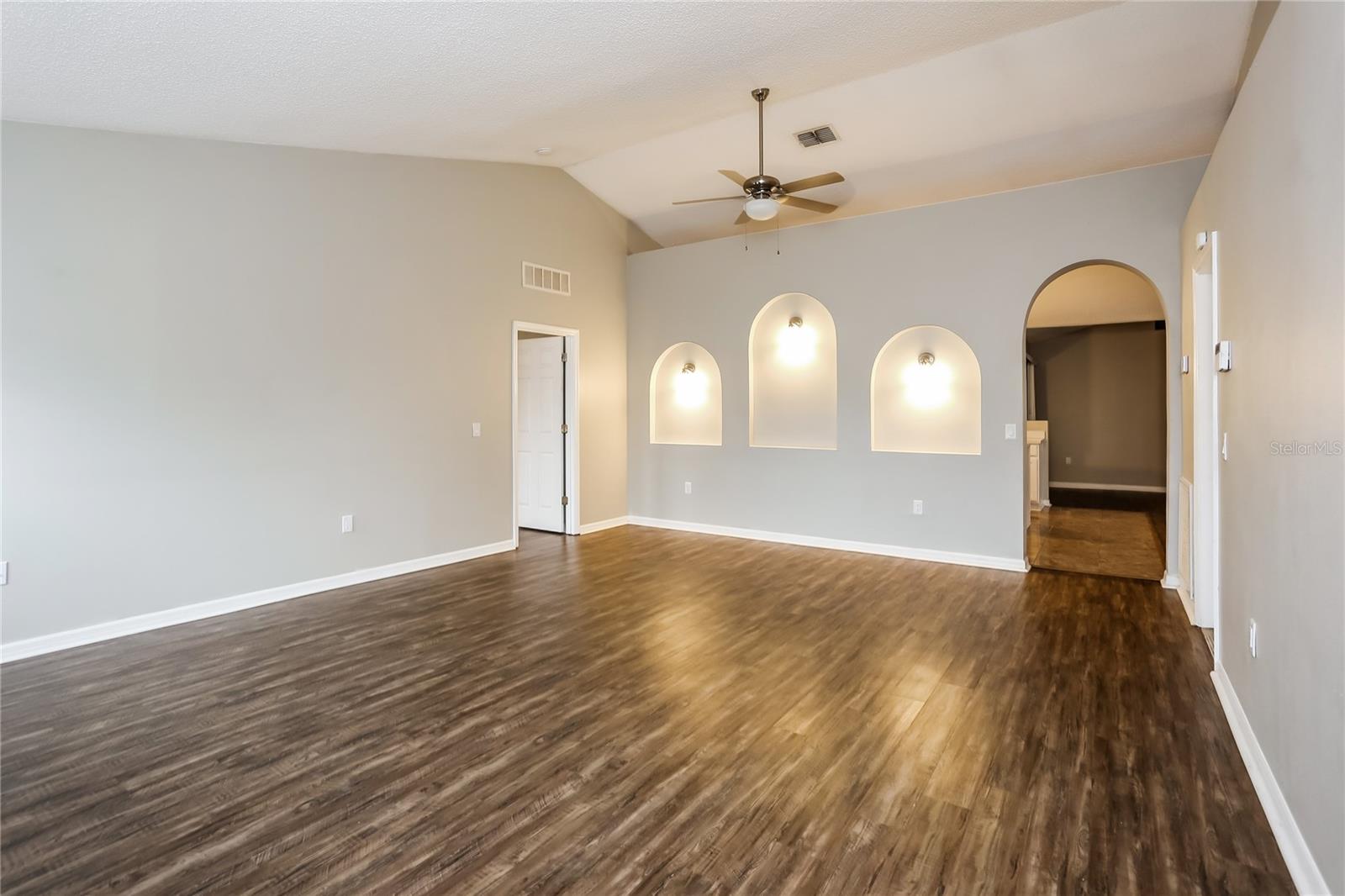 9487 ARBOR OAK LANE